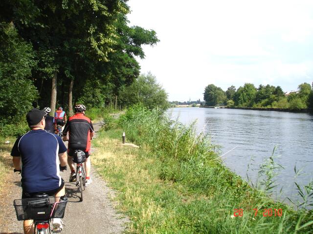 Und immer wieder am Wasser entlang