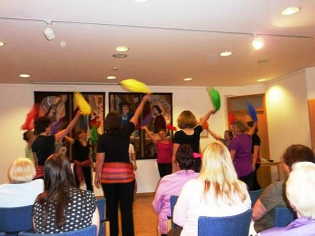 Die Stadtführung dauerte eine Stunde, danach war das Konzert im Katharinenhof mit dem jüdischen Frauenchor Bereschit, welches eröffnet wurde mit israelischen Tänzen der Tanzgruppe Hora Gescher