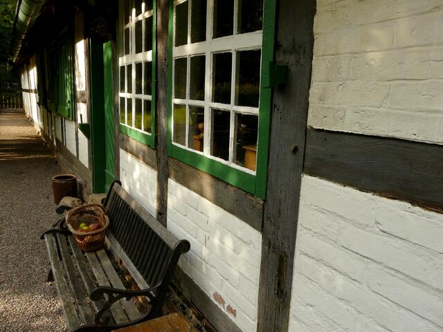 Bäuerliche Idylle Blickrichtung Obstgarten.