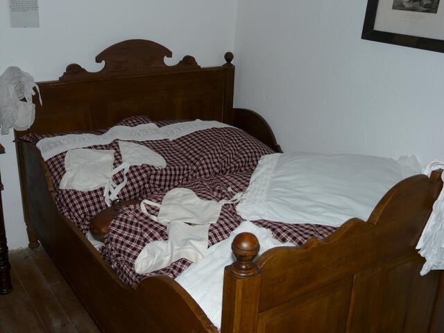 Bettschuhe, Kupferwärmflasche, Nachthaube...