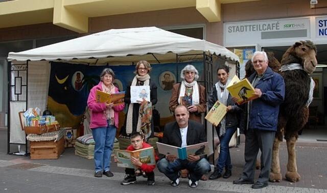 Lesepatinnen, Helfer und Freunde der Lese- & Erzählkarawane mit Buchempfehlungen der Stiftung Lesen | Foto: Klaus Schrinner