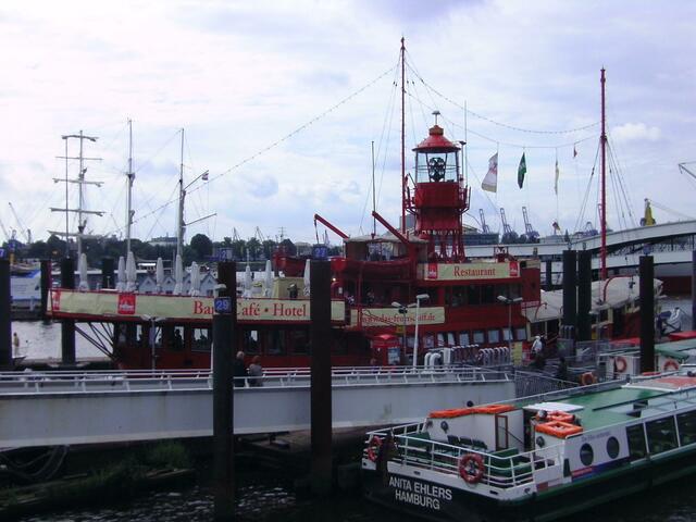 Hamburger Feuerschiff, was zu einem Cafe bzw. einer Bar umfunktioniert wurde