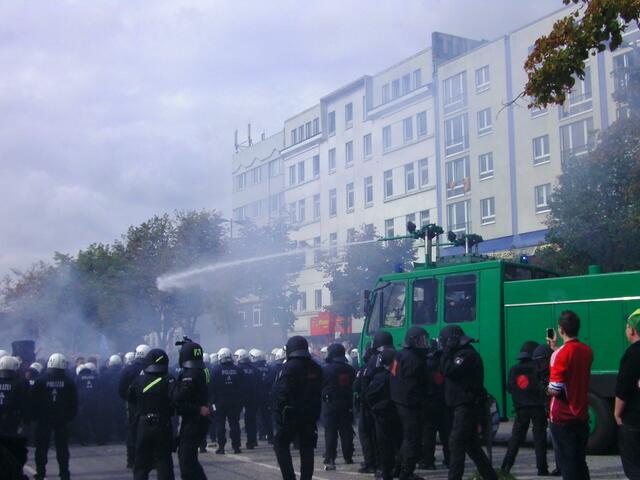 Wasserwerfer zum Einsatz