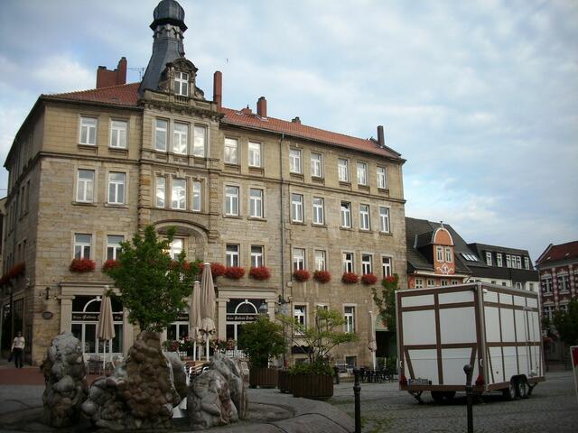 Rathaus mit Brunnen