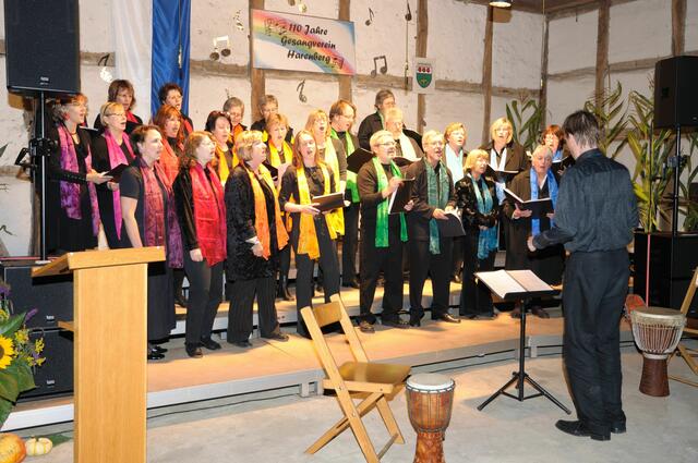 Der gemischte Chor unter der Leitung von Philipp Spintge. | Foto: Horst Hildebrandt