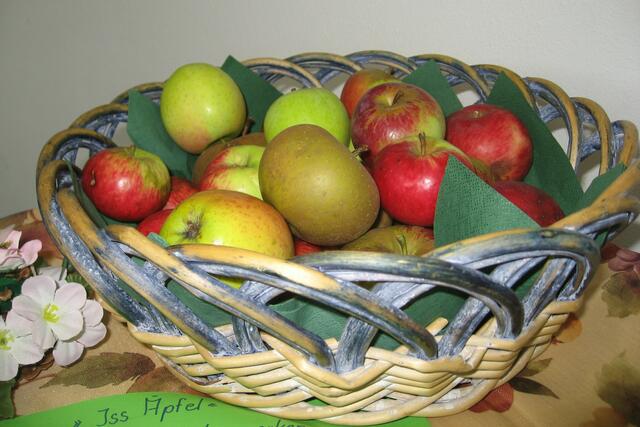 Der Apfel...