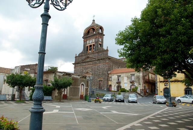 Piazza Duomo in Saint' Alfio