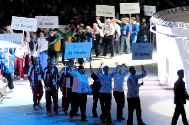 Daniela repräsentiert Deutschland zusammen mit 3 weiteren Athleten bei der Abschlussfeier