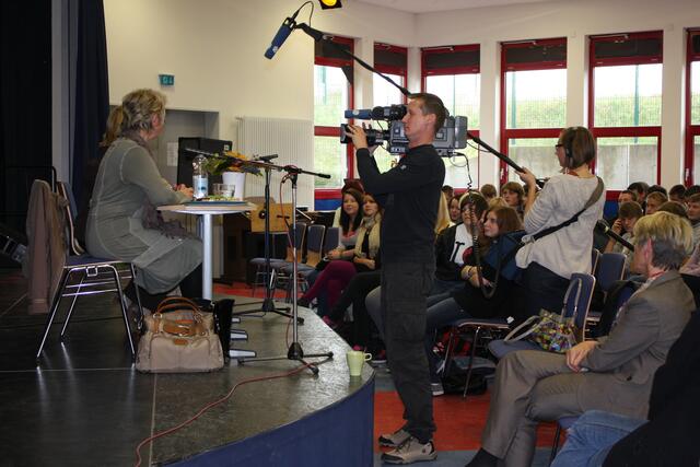 SAT1 Kameramann Henry Furchert und Tonassistentin Aljona Guttowski