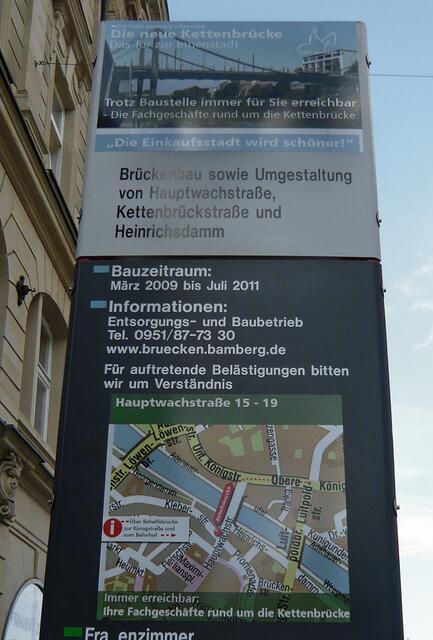 Die Infotafel verweist darauf, dass die Brückenarbeiten noch bis Juli 2011 dauern sollen.