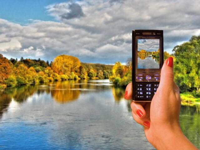 Bunter Herbst plus Hightech (Donau bei Lauingen)