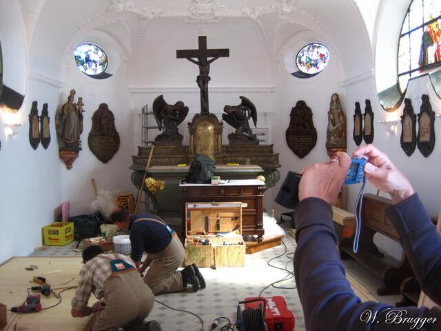 Hier wird noch feste gearbeitet - am übernächsten Tag soll schon die erste Messe stattfinden