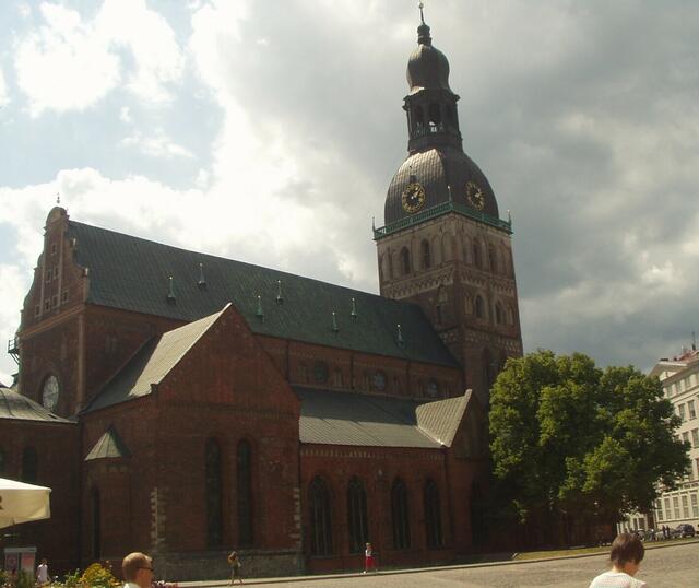 AM DOM