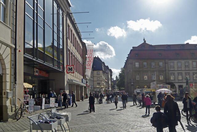 Vom Maximiliansplatz zum Grünen Markt