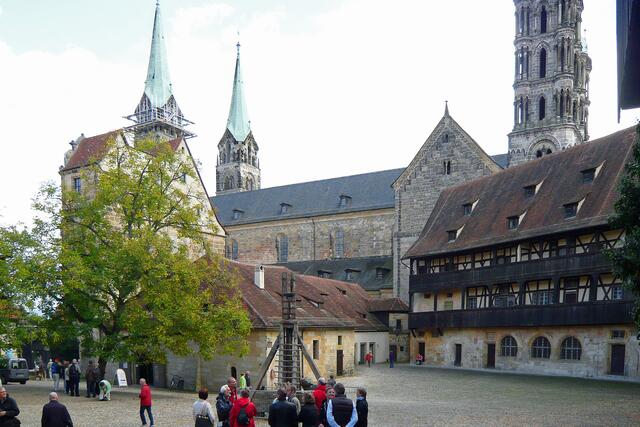 Alte Hofhaltung, im Hintergrund der Dom