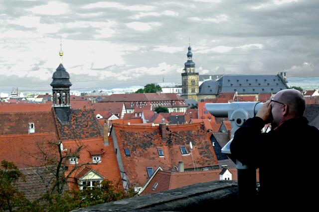 Vom Domberg mit dem Rosengarten gibt es einen Ausblick über die Altstadt bis zur Fränkischen Schweiz.