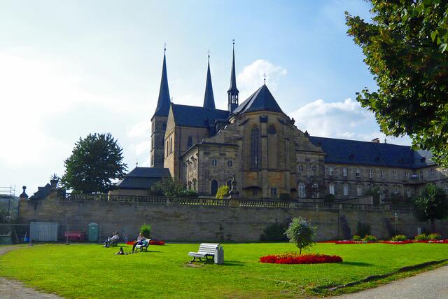 Die Parkanlagen hinter dem ehemaligen Kloster St. Michael laden zum Verweilen ein.