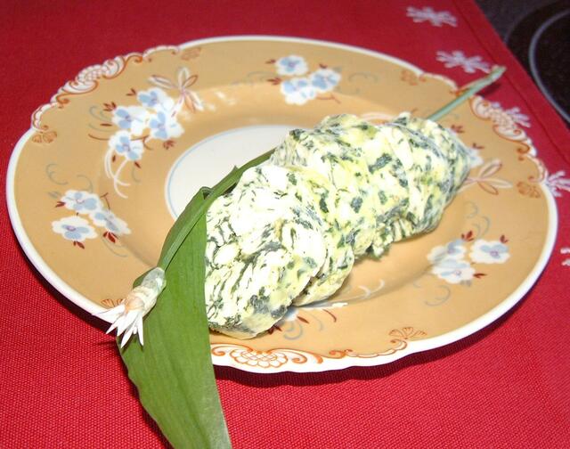 Feinste Bärlauchbutter, hält eingefroren lange ...