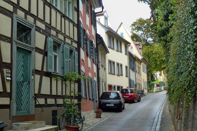 Aus Richtung Süden führt die leicht ansteigende Michelsberger Straße zum Michaelsberg (auch Michelsberg), einem der sieben Hügel Bambergs.