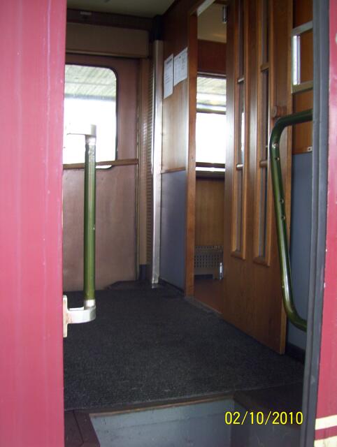 Eingang zum Restaurantabteil im Triebwagen des VT08