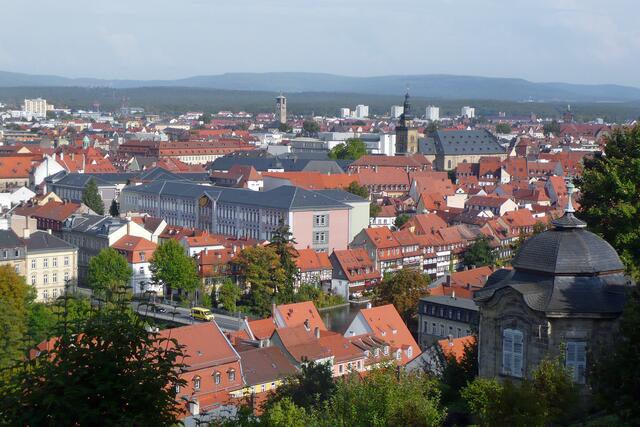 Vom Michaelsberg bietet sich ein Ausblick auf die Stadt und das Umland.