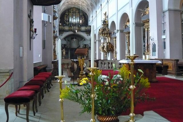 Blick vom Hochchor in das Langhaus von St. Michael