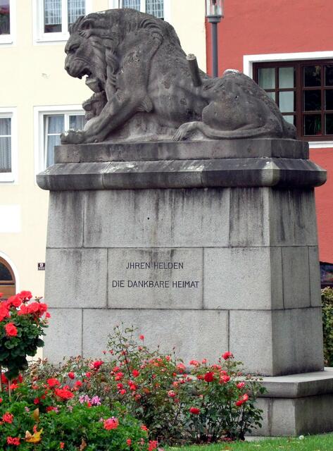Der Bayrische Löwe wacht über allem ...