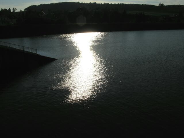 Sonnenspiegelung im Aartalsee