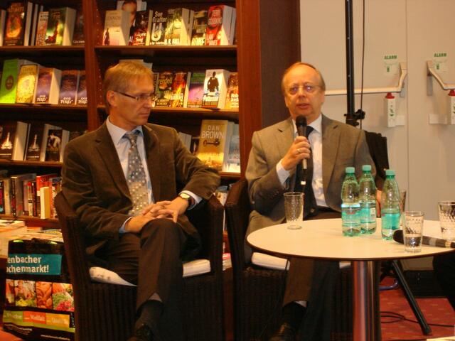 Diskussionsrunde mit Polizeipräsident Günter Hefner und Stadtrat Paul-Gerhard Weiß | Foto: Frank Weber