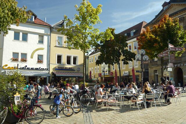 Am Sternplatz befinden sich viele Straßencafés und Lokale.