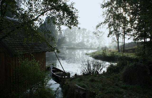 HERBSTMORGEN   ... im Nebel ruhet noch die kleine Welt am Teich