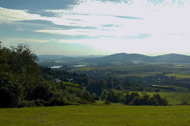 Die Sicht vom Banzer Wald über das Maintal bis zu den Eierbergen im Hintergrund.