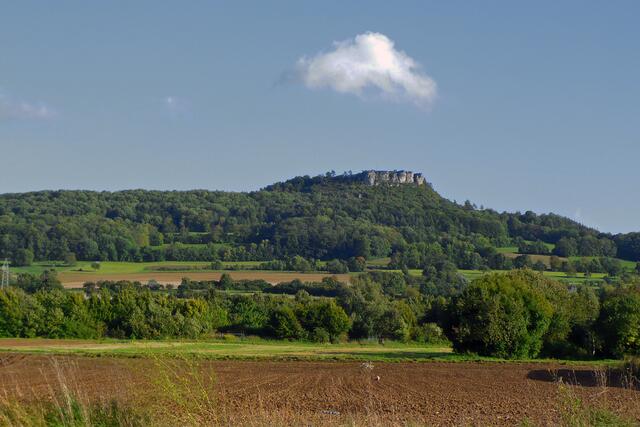 Das Gebiet am Obermain ist eine alte Kulturlandschaft, und rund um den Staffelberg siedelten Menschen bereits vor mehr als 5.000 Jahren. Der 539 m hohe Staffelberg gilt als der Hausberg von Bad Staffelstein.