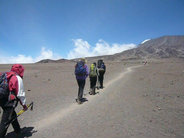 Am Sattel ("The Saddle") zwischen Mawenzi und Kilimandscharo, ca. 4600 m