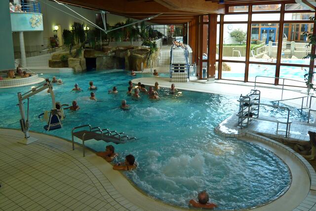 Bewegungsbecken, 34 Grad, 3 Prozent Sole, Sprudelbecken, Massage-Düsen