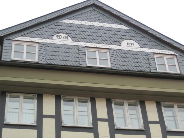 Der Giebel des Stammhauses der Familie Mast