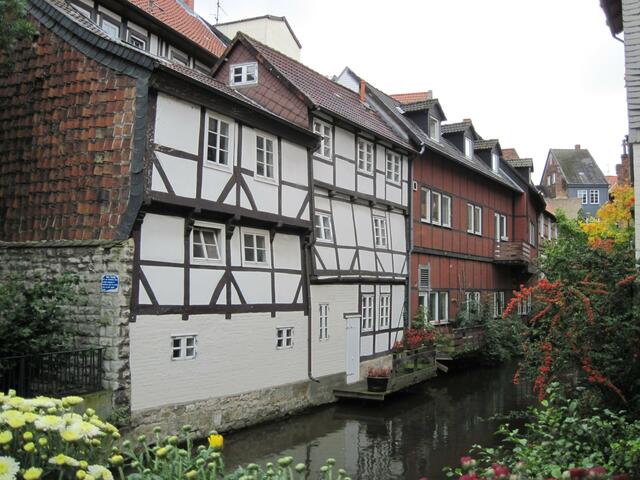 Häuser der ehemaligen Verwaltungsangestellten und Handwerker an der Gracht in "Klein Venedig".