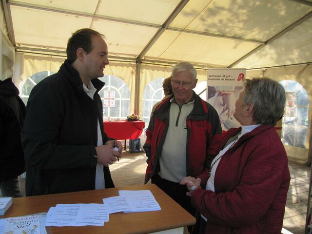 Herr Knoke ( Lönsapotheke ) im Gespräch