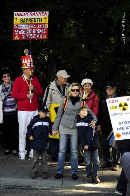 am Friedensengel, Prinzregentenstraße Sa.09.10.2010 in München bei der Anti-Atom-Demo
