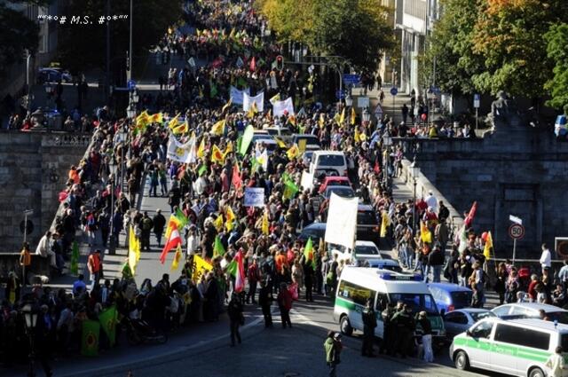 Luitpoldbrücke / Prinzregentenbrücke Sa.09.10.2010 in München bei der Anti-Atom-Demo
