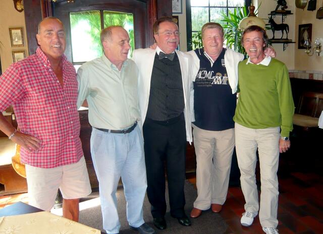 Treue Sportkameraden: V.l.n.r. Franz Krauthausen, Torjäger Hugo Dausmann, Bernd Schur, Gert Fröhlich und Dieter Brozulat