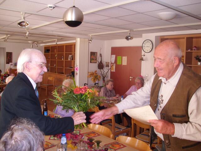 Claus Geffers ehrt Wolfgang Nicksch