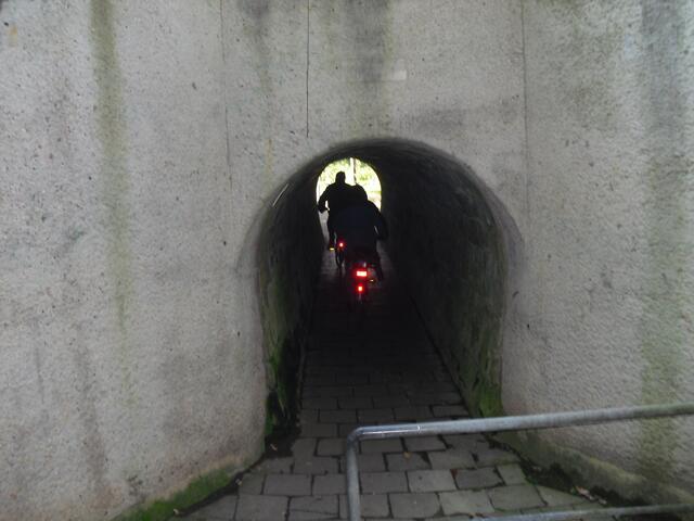 . . . durch einen engen Tunnel