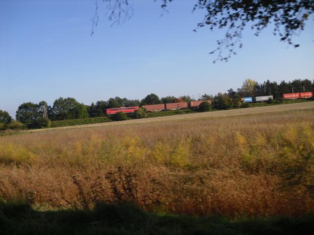 . . . ein Zug fährt vorbei