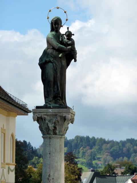 Statue