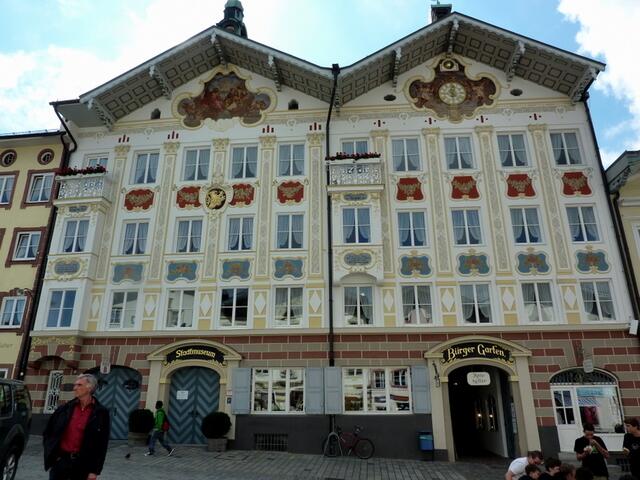 Stadtmuseum und Bürgergarten ( ehem. Rathaus )
