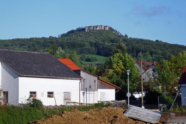 Der Staffelberg, im Vordergrund Bad Staffelstein