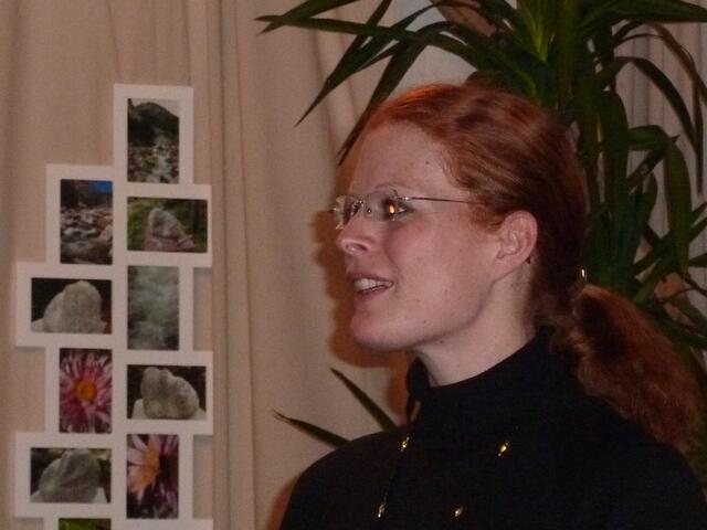 Anjali Treff erzählt souverän über ihre Arbeit in Ladakh