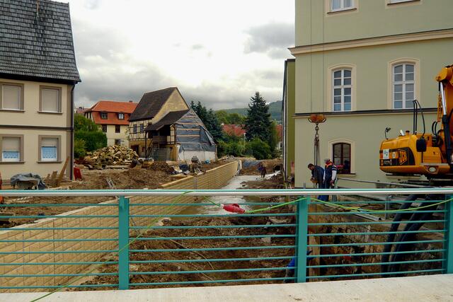 Die Brücken sowie die Ufermauern werden entlang des Lauterbachs neu errichtet.