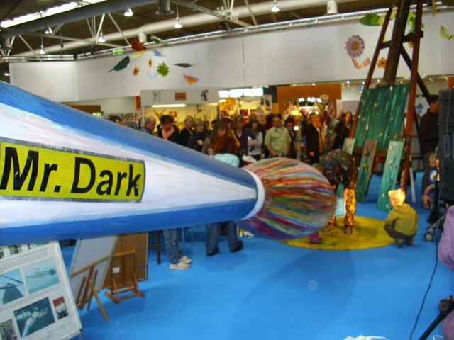 Mr. Dark macht Buntes
